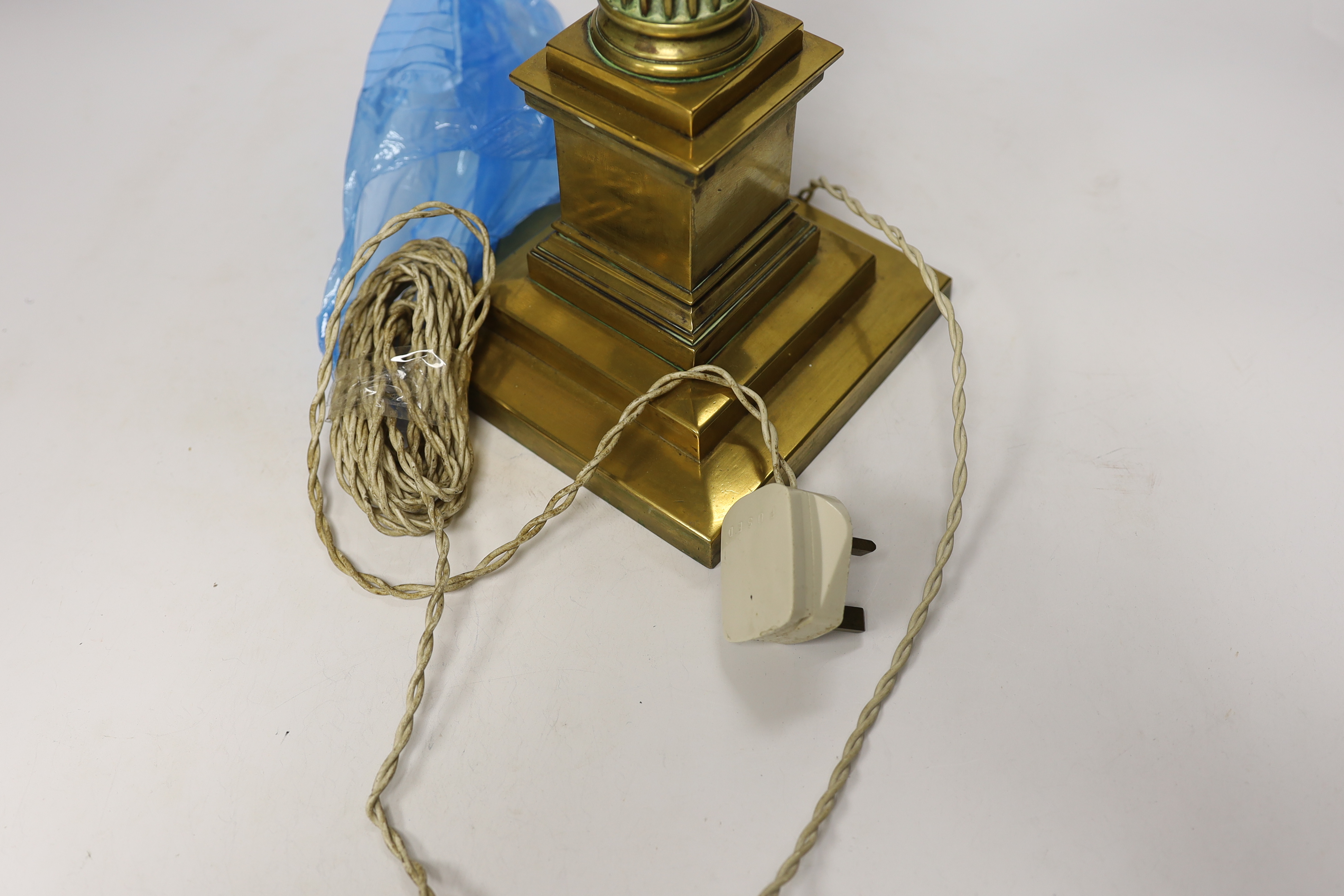 A brass Corinthian column table lamp, 54cm total height